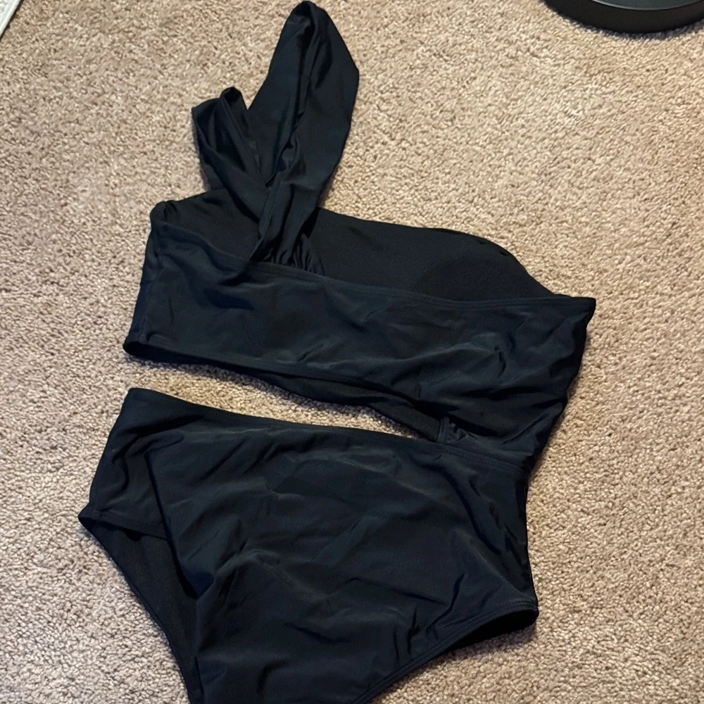 SHEIN Black Asymmetrical One-Piece Swimsuit - Picture 4 of 4